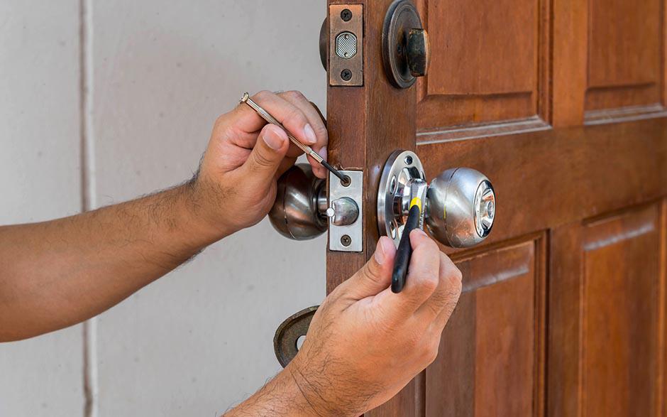changer serrure porte garage Montigny-le-Bretonneux